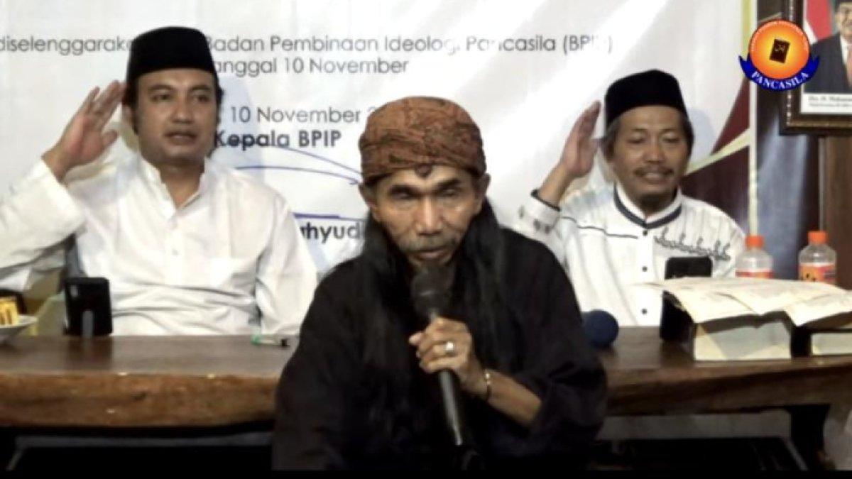 Kontroversi Abuya Mama Ghufron alias Mama Ghufron