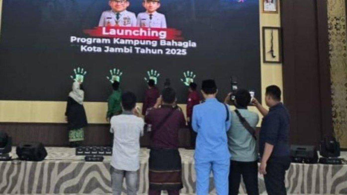 PROGRAM WALI KOTA JAMBI - Pemerintah Kota Jambi resmi meluncurkan program unggulan bertajuk “Kampung Bahagia” yang berlangsung di Lantai 6 Graha Siginjai, Kantor Wali Kota Jambi, Senin (23/6/2025).