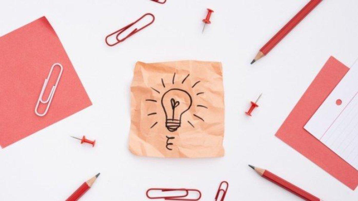 Ilustrasi - Alat tulis untuk siswa belajar