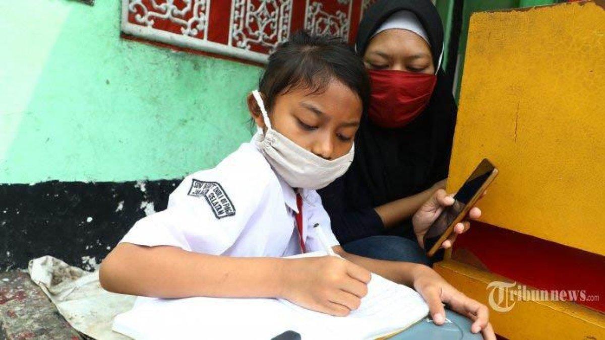 Ilustrasi - Kunci Jawaban Tema 3 Kelas 4 SD buku tematik halaman 105, bagaimana teknik membuat montase?