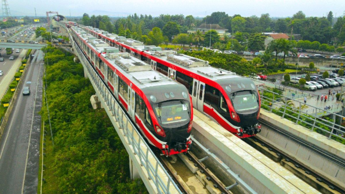 LRT Jabodebek buatan PT INKA.