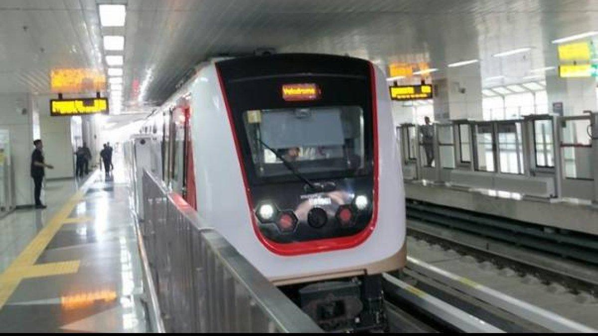 LRT Jakarta beroperasi secara komersial mulai Minggu (1/12/2019).