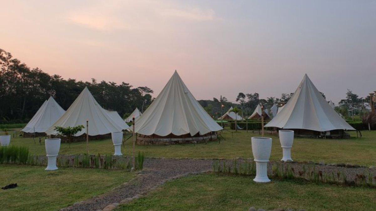 WISATA SERU - Potret Indian Tent di La Ranch Glamping Adventure disadur dari Kompas.com pada Kamis (8/5/2025). La Ranch Glamping Adventure ada di Pekalongan, Jawa Tengah.
