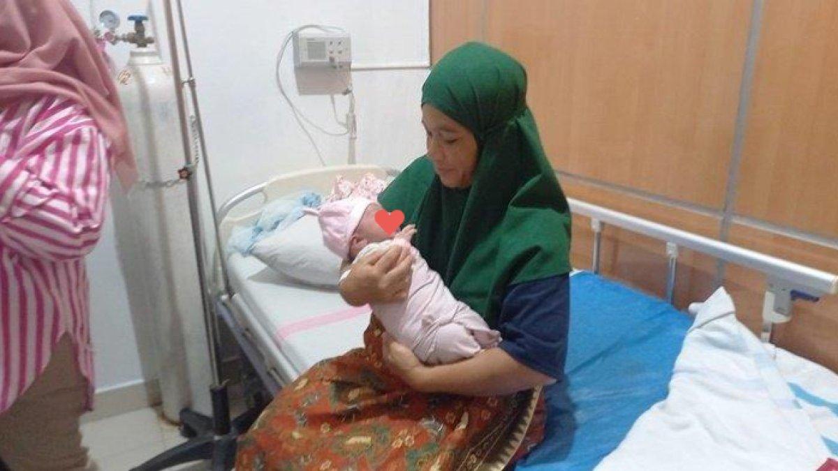 Lahir bertepatan dengan hari kemerdakaan RI, bayi ini diberi nama Hut Ri Agustina, dapat hadiah spesial dari rumah sakit