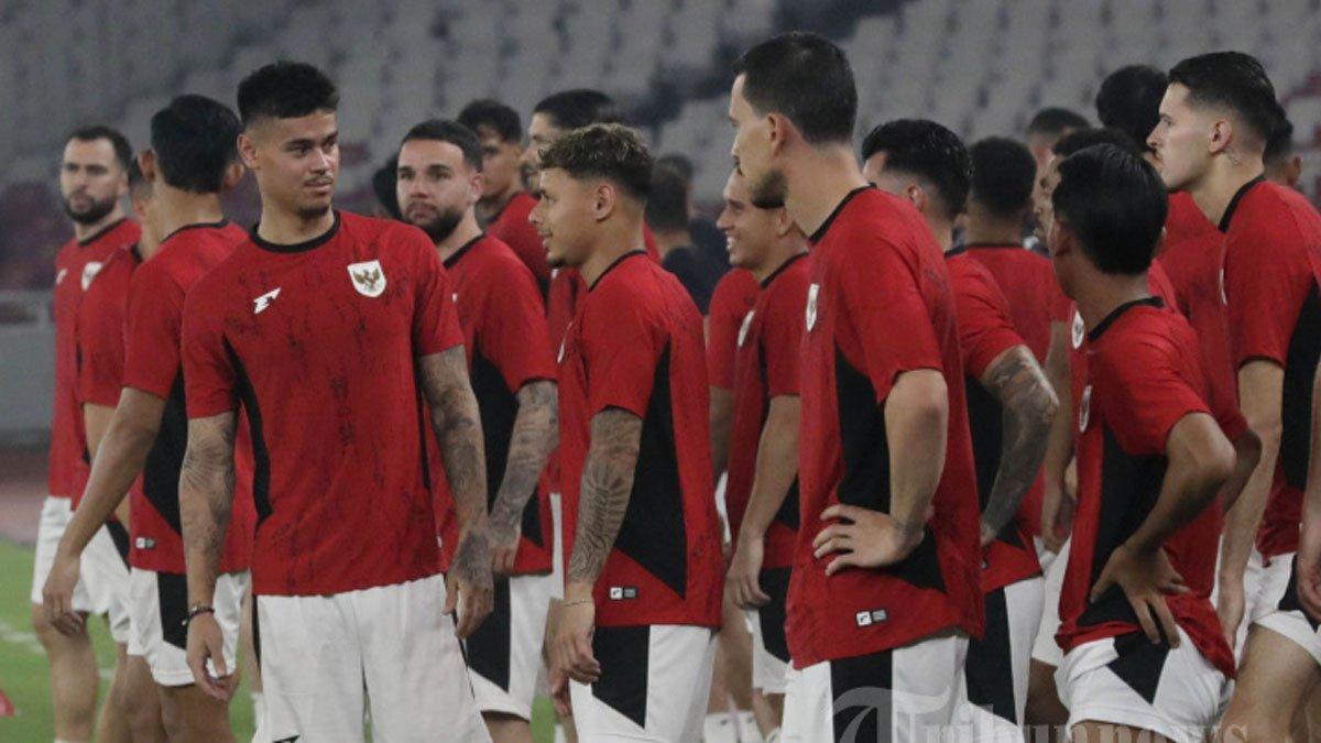 LATIHAN TIMNAS - Sejumlah pesepak bola Timnas Indonesia mengikuti sesi latihan resmi jelang pertandingan Kualifikasi Piala Dunia 2026 di Stadion Utama Gelora Bung Karno, Jakarta, Rabu (4/6/2025). Latihan resmi tersebut sebagai persiapan jelang melawan Timnas China dalam laga putaran ketiga Kualifikasi Piala Dunia 2026 Zona Asia di Stadion Utama Gelora Bung Karno, Jakarta pada Kamis (5/6/2025).
