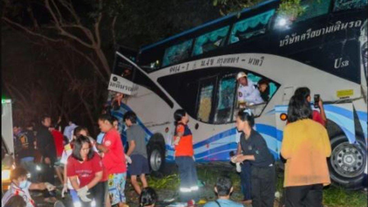 Lebih dari 30 orang terluka dalam kecelakaan itu dan polisi yakin pengemudinya tertidur