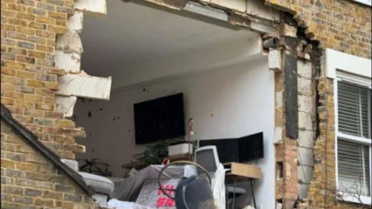 Ledakan gas besar di London yang meninggalkan lubang menganga