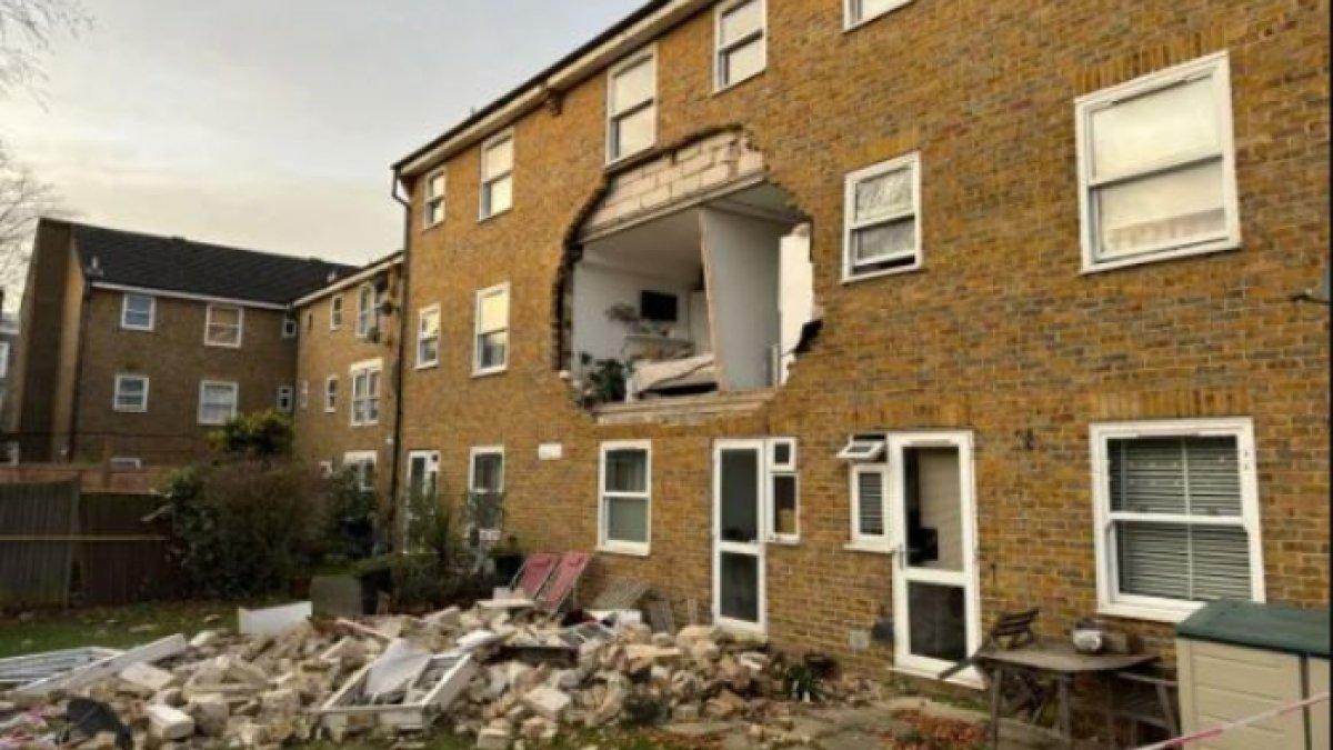 Ledakan gas besar di London yang meninggalkan lubang menganga