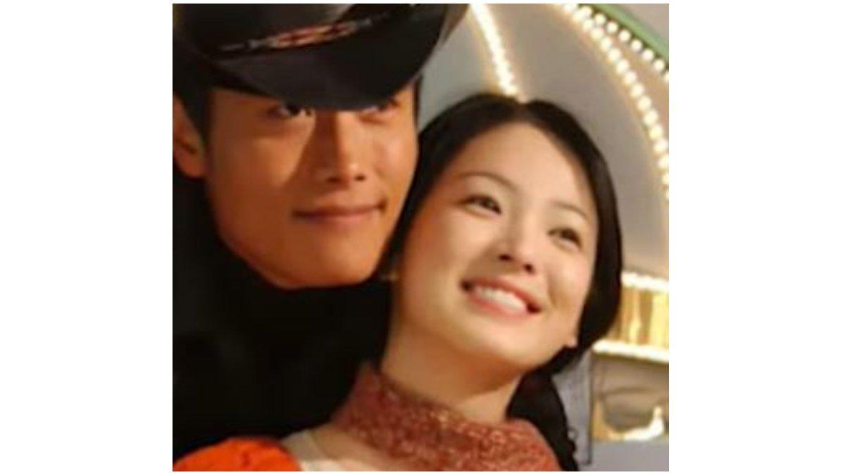 Lee Byung-hun dan Song Hye Kyo mesra