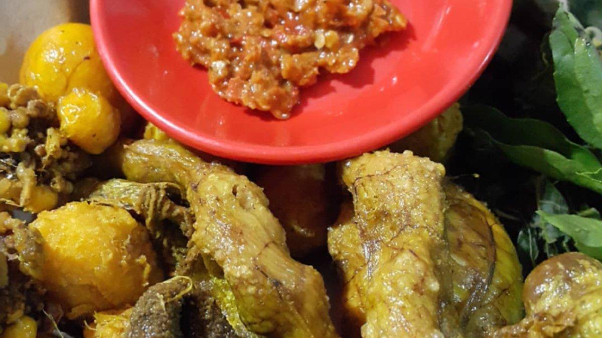 KULINER KHAS KLATEN: Jeroan ayam dan sambal bawang khas warung lesehan Pak Jack