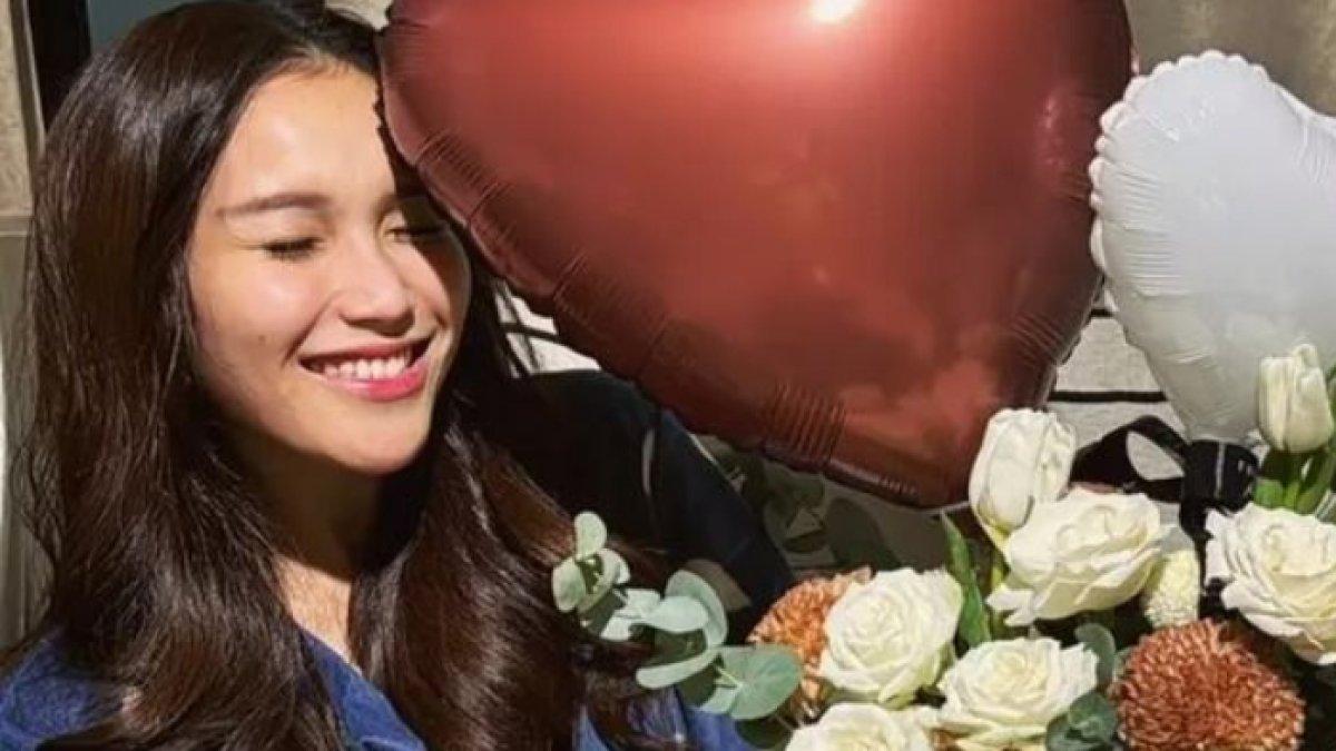 Lettu Fardhana masih bisa memberikan kado spesial kepada Ayu Ting Ting