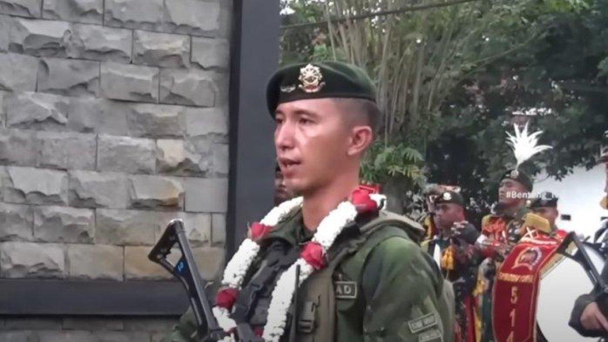 LETTU FARDHANA PULANG - Potret Lettu Muhammad Fardhana sepulang dari Papua disadur dari BanjarmasinPost.com pada Rabu (4/6/2025). Lettu Muhammad Fardhana sempat viral bertunangan dengan pedangdut Ayu Ting Ting.