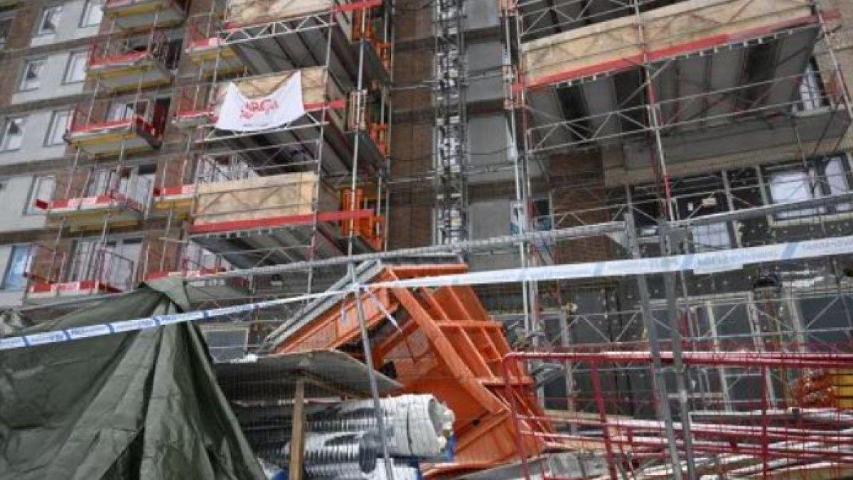 Gambar ini menunjukkan lokasi konstruksi setelah jatuhnya lift konstruksi.