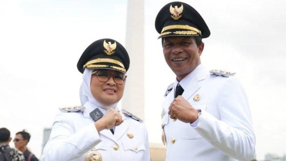 100 HARI KERJA - Lilis Nuryani dan Zaeni Miftah resmi dilantik sebagai bupati dan wakil bupati Kebumen periode 2025-2030 di Istana Kepresidenan, Kamis (20/2/2025). Lilis memastikan tak akan membeli mobil dinas, anggaran diprioritaskan untuk pengentasan kemiskinan.