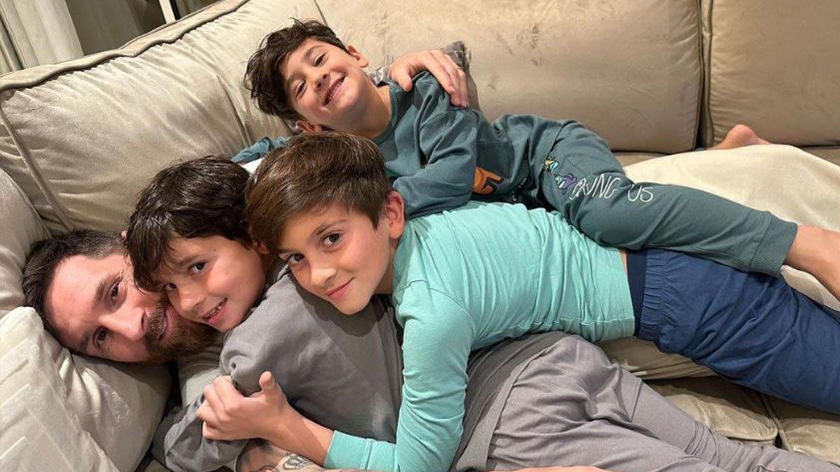Lionel Messi bersama anaknya Thiago, Mateo, dan Ciro