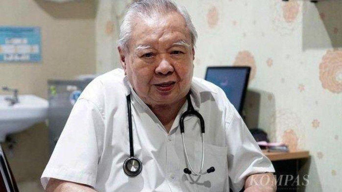 Lo Siaw Ging, dokter dermawan asal Solo yang sering melunasi biaya pengobatan pasien miskin tiap bulan