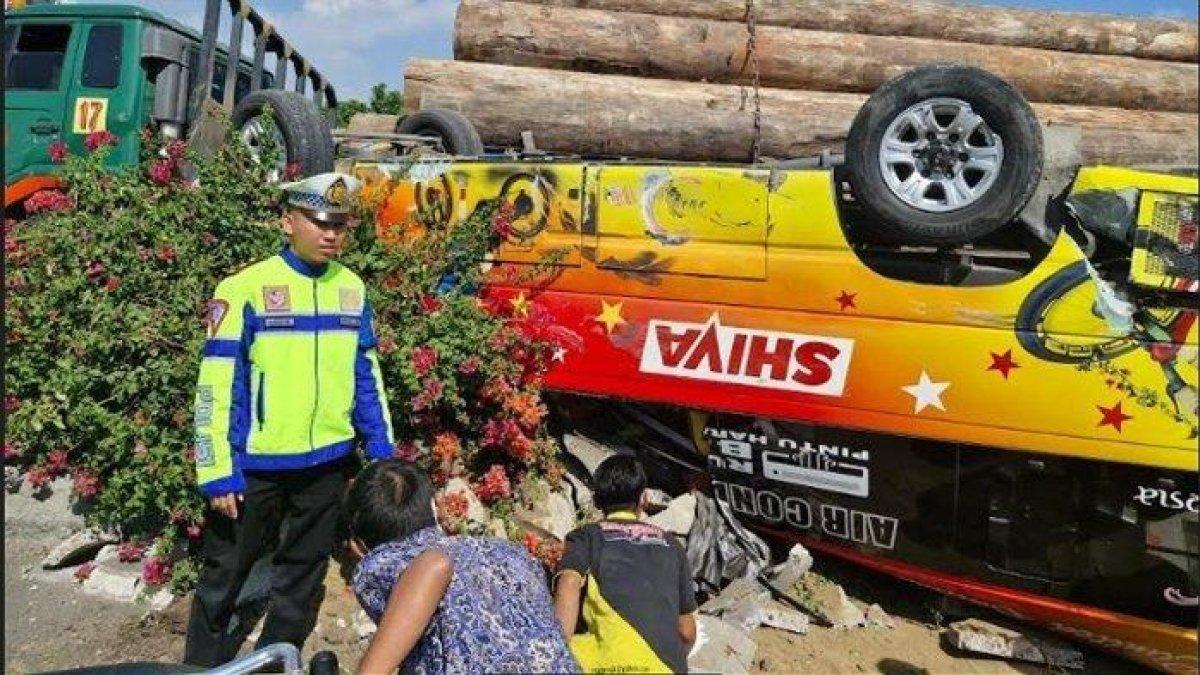 Lokasi kecelakaan elf dan truk di Tol Kebomas-Surabaya, KM 14.800 jalur B, pada Sabtu (6/7/2024).