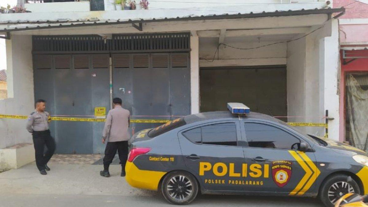 Lokasi kejadian ini diberi garis polisi