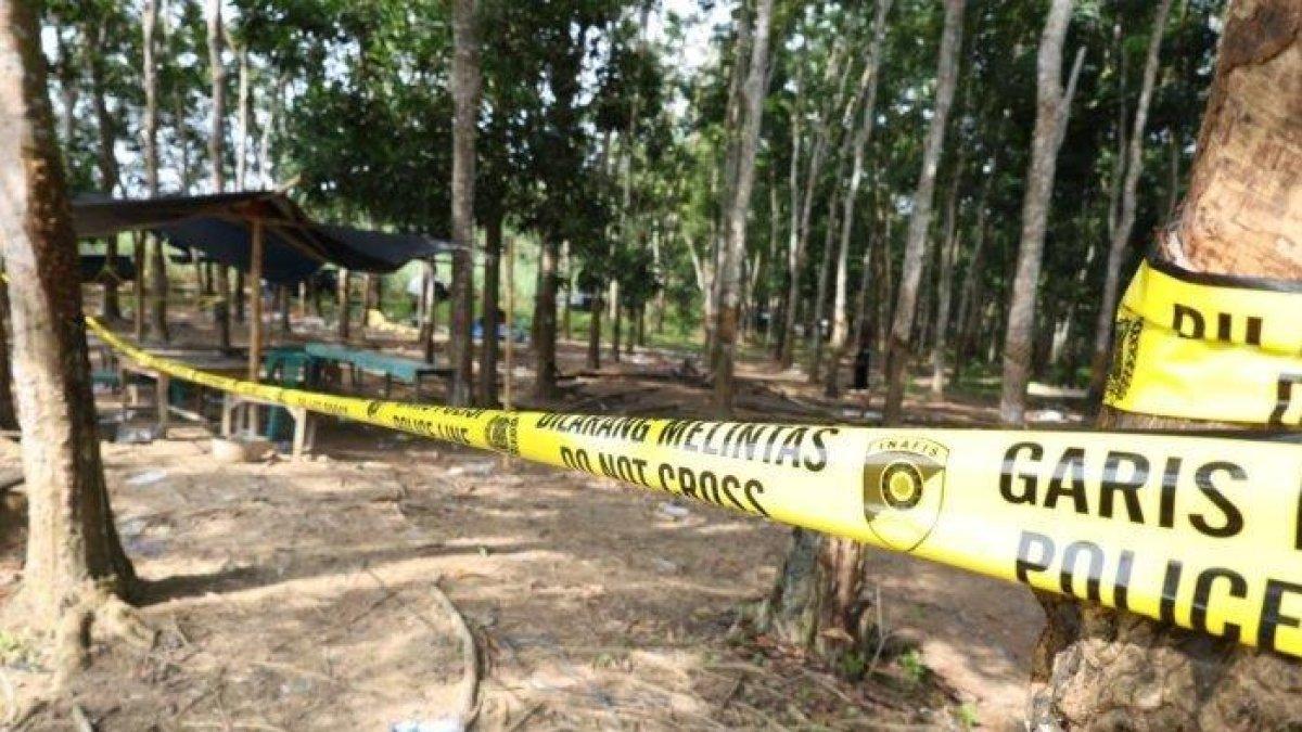 POLISI TEWAS DITEMBAK- Lokasi penggerebekan judi sabung ayam di Negara Batin, Way Kanan, Lampung, pada Senin (17/3/2025) sore. Tiga orang anggota polisi tewas dalam insiden penembakan tersebut, mereka adalah Kapolsek Negara Batin AKP (Anumerta) Lusiyanto, Aipda (Anumerta) Petrus Aprianto dan Briptu (Anumerta) M Ghalib Surya Ganta.