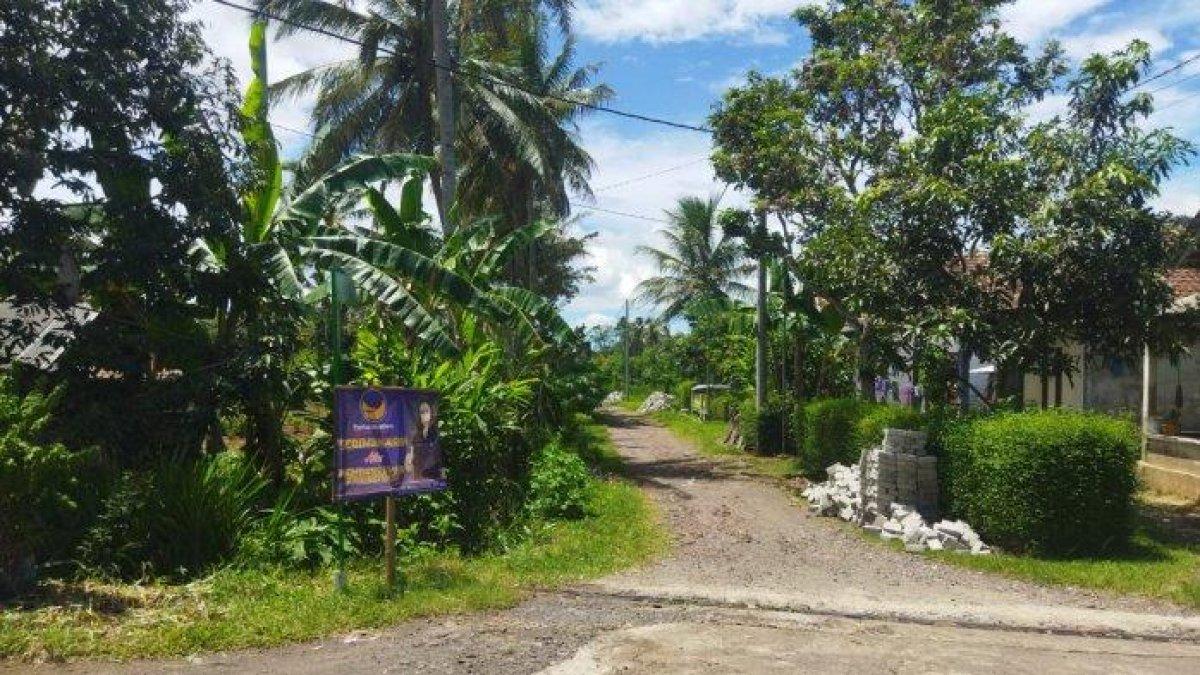 Lokasi tempat paving diangkut di Desa Jambewangi, Kecamatan Sempu, Banyuwangi, diduga diangkut caleg