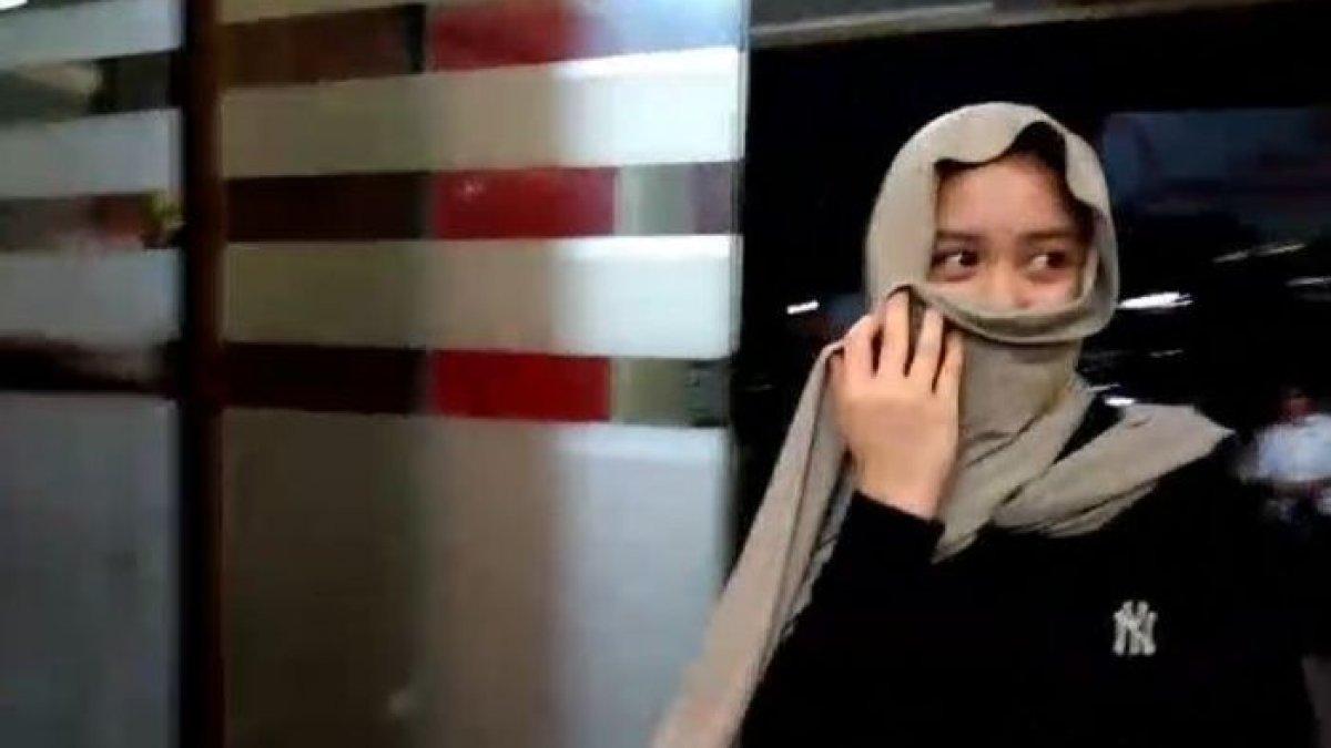 Lolly anak Nikita Mirzani kabur dari rumah aman dan kini berada di Polres Jakarta Selatan.
