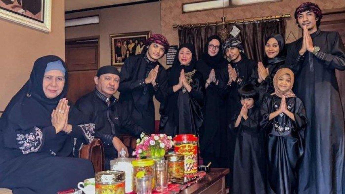 Lolly pilih Lebaran bareng keluarga Vadel Badjijeh dibanding Nikita Mirzani