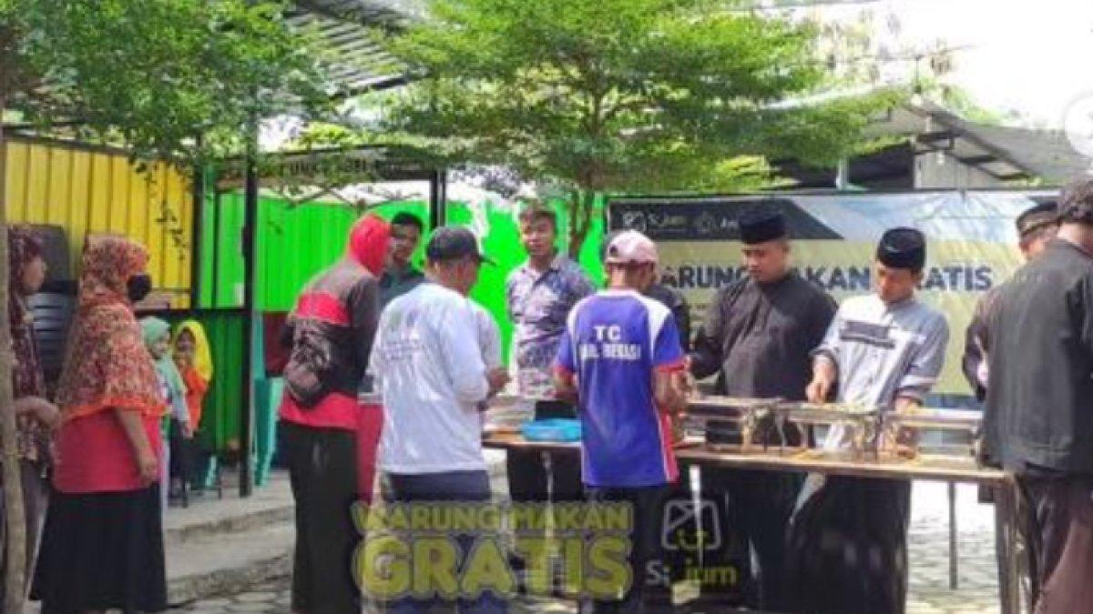 MAKAN GRATIS KLATEN - Warung makan gratis Si Jum di Klaten.