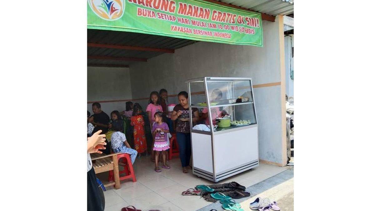 MAKAN GRATIS KLATEN - Warung makan gratis yang didirikan Paguyuban Bersinar di Klaten, Jawa Tengah.