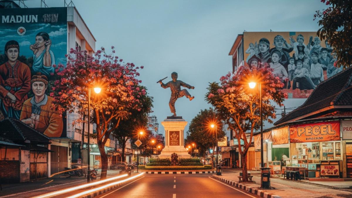 Hanya kalah dari Malang namun ungguli Surabaya dan Blitar, inilah peringkat 2 kota termaju di Provinsi Jawa Timur versi IDSD 2024. Dijuluki Kota Pecel yakni Madiun (ilustrasi)