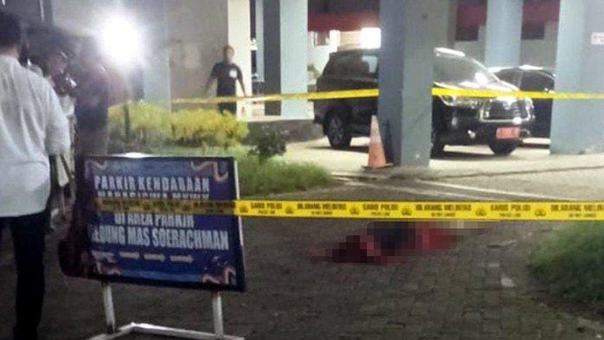 Mahasiswa ditemukan tergeletak dalam kondisi tidak bernyawa di halaman Gedung C-Rish Universitas Jember, Jawa Timur, Senin (23/12/2024), sekitar pukul 18.00 WIB