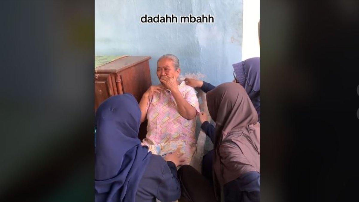 Mahasiswi KKN pamitan, nenek menangis haru