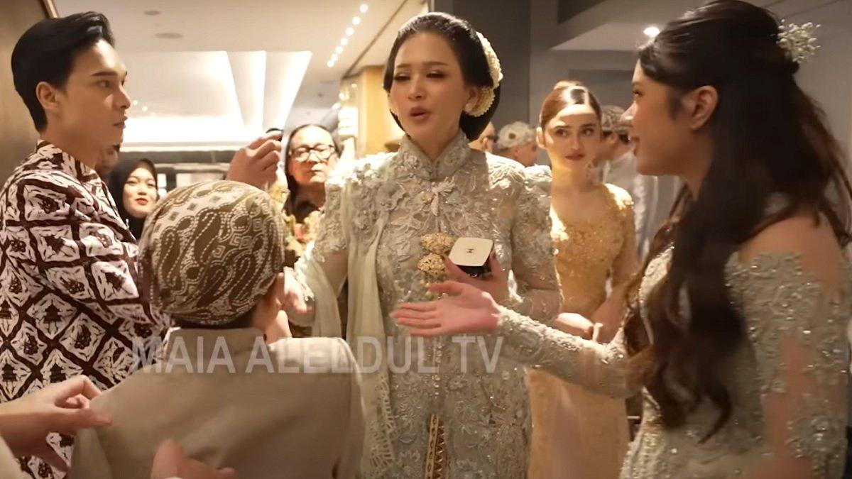 PERNIKAHAN AL GHAZALI - Capture YouTube Maia AlElDul TV menampilkan momen Maia Estianty bercanda dengan anak-anak Mulan Jameela