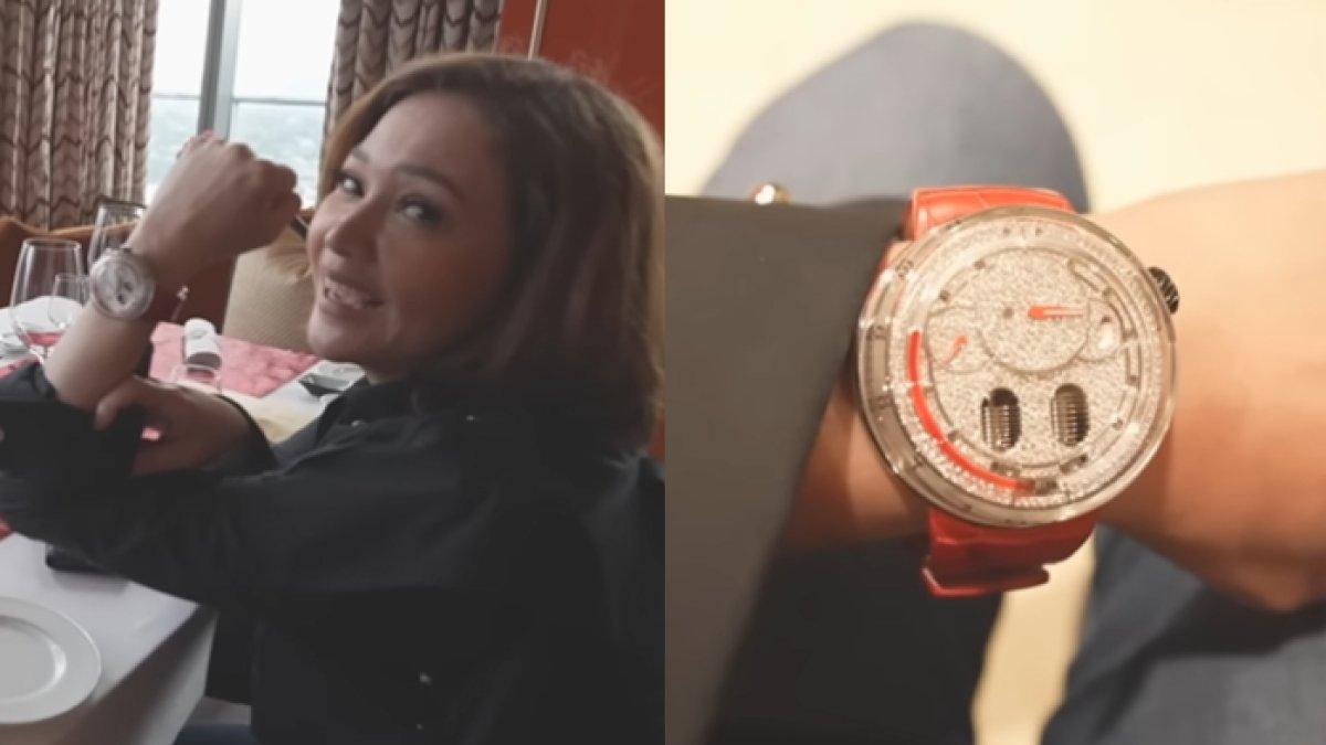 HADIAH IRWAN MUSSRY - Maia Estianty mendapat kado ultah dari Irwan Mussry. Kado tersebut berupa jam tangan HYT.