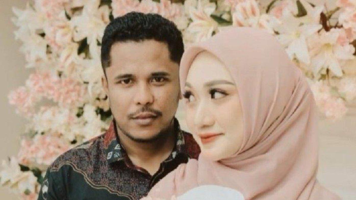 Mamat Alkatiri melamar penggemarnya sendiri yang bernama Nafha Firah.
