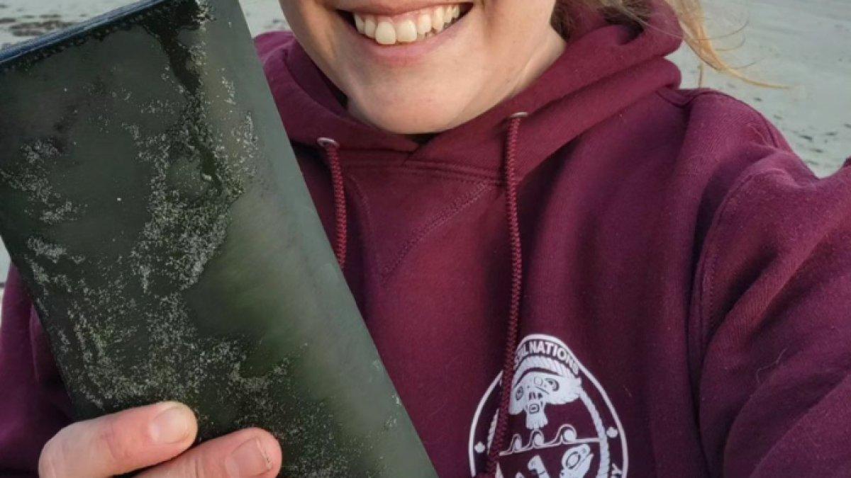 Marcie Callawaert, seorang penduduk pulau terpencil di dekat Tofino, British Columbia, menemukan dompetnya