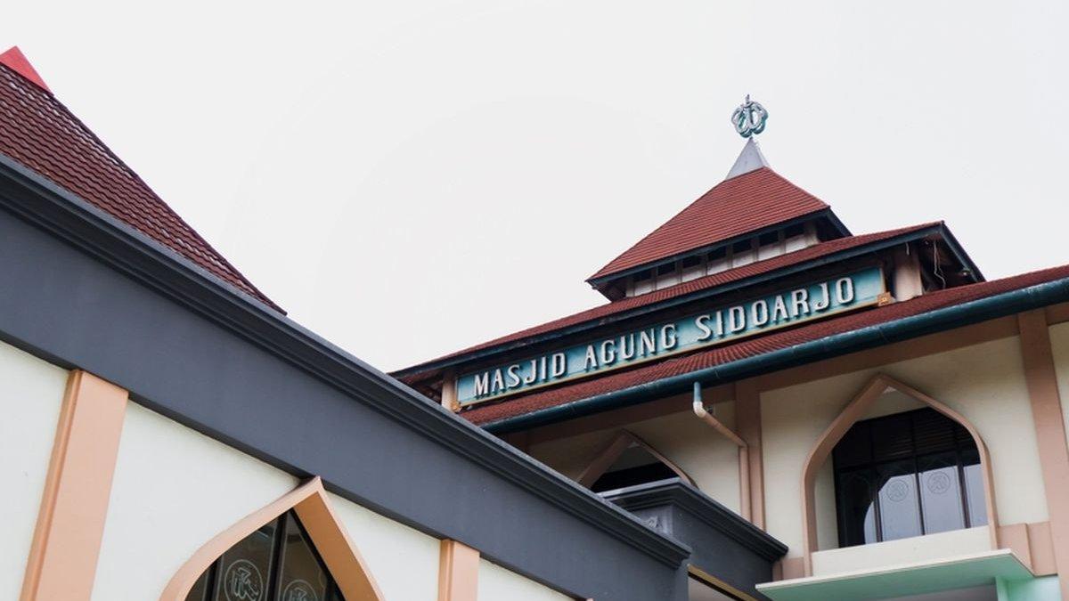 PESONA WISATA RELIGI - Masjid Agung Sidoarjo di Jawa Timur diunduh dari Shutterstock (19/6/2025).