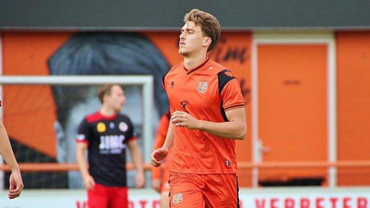 PEMAIN KETURUNAN INDONESIA - Pemain keturuan Indonesia, Mauro Zijlstra saat memperkuat klub Volendam U21. Pemain keturunan Indonesia, Mauro Zijlstra turut membantu FC Volendam naik kasta tertinggi Liga Belanda, menjadi pertanda baik jika dinaturalisasi Timnas Indonesia di masa depan.