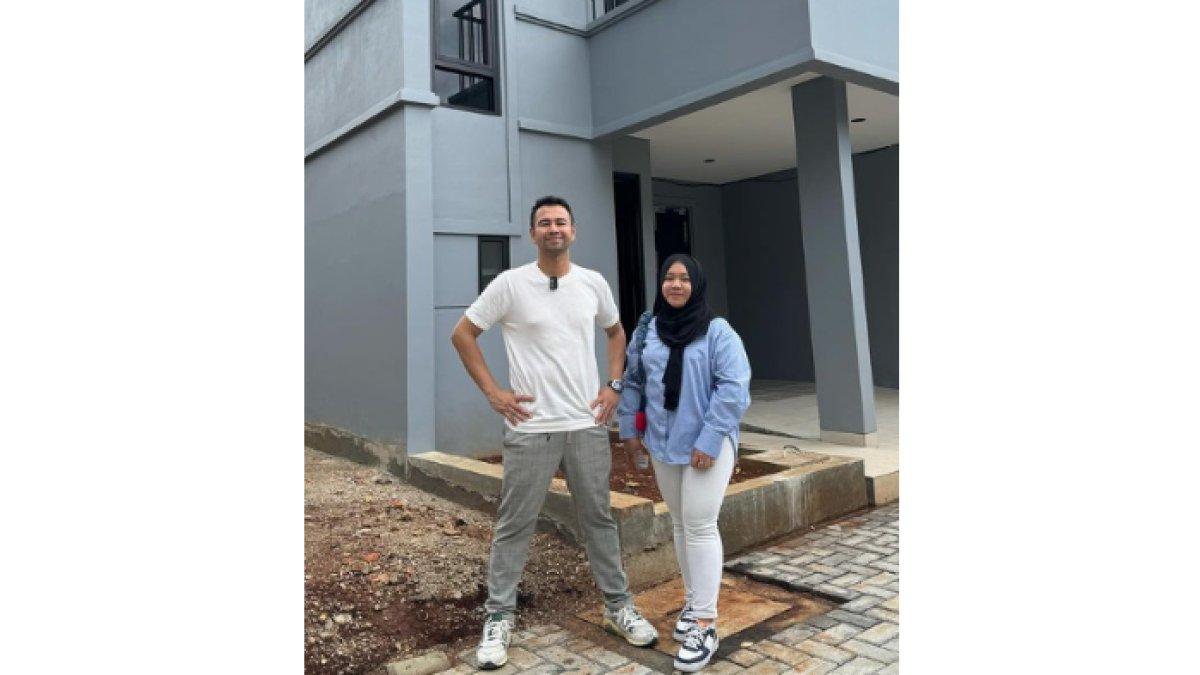 Mbak Lala bangun rumah mewah