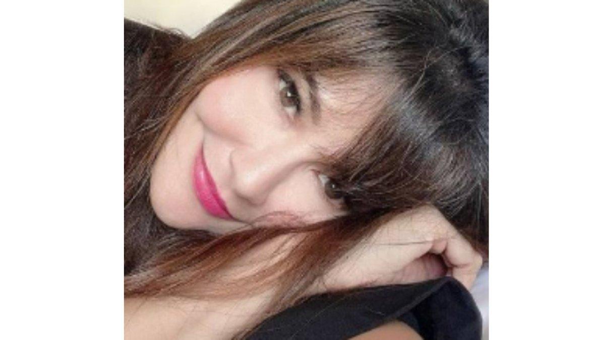Memiliki senyum manis dan makin seksi meski telah memiliki 2 orang anak
