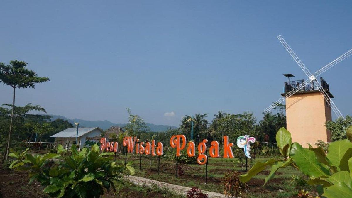 WISATA BANJARNEGARA: Menara Kitiran ikon wisata di Desa Pagak, Banjarnegara, Jawa Tengah