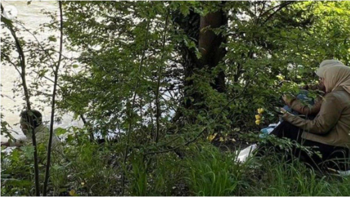 Menghabiskan momen di tepi sungai Aare