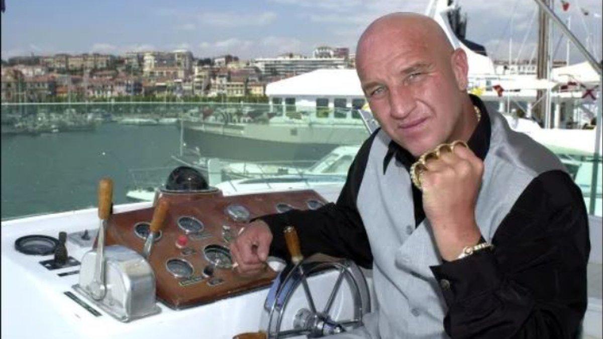 Sebuah pernyataan yang diposting di Instagram Courtney pada Minggu malam berbunyi: 'Dengan kesedihan yang mendalam kami mengumumkan meninggalnya Dave Courtney pada usia 64 tahun