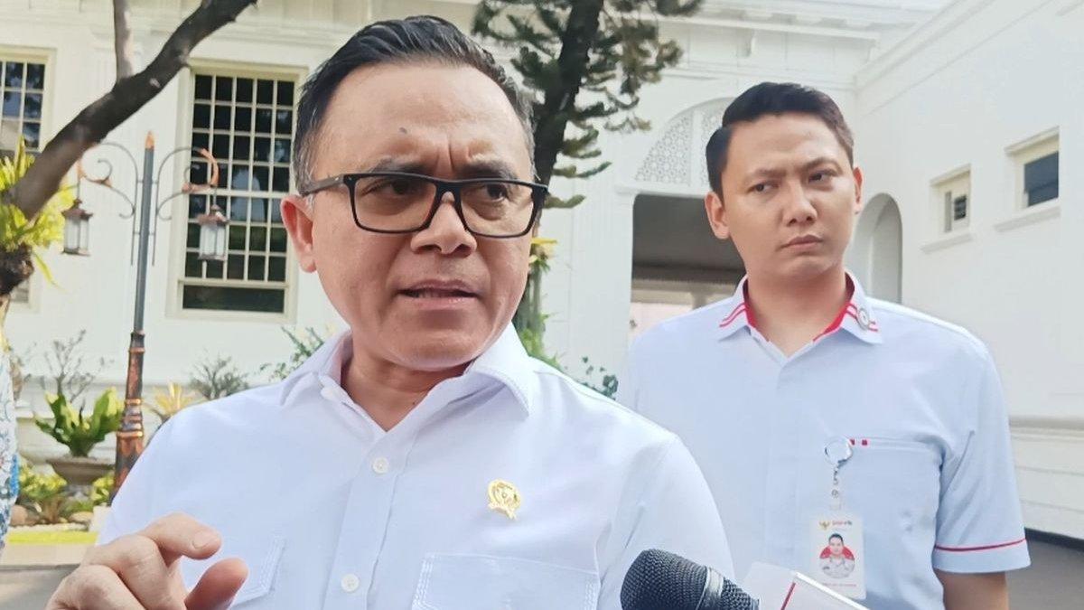 Menpan RB Abdullah Azwar Anas di Kompleks Istana Kepresidenan, Jakarta, Senin (20/11/2023).