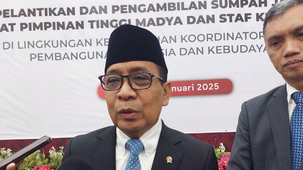 Menteri Koordinator Bidang Pembangunan Manusia dan Kebudayaan (Menko PMK) Pratikno di Kemnko PMK Jakarta Pusat, Selasa (14/1/2025).