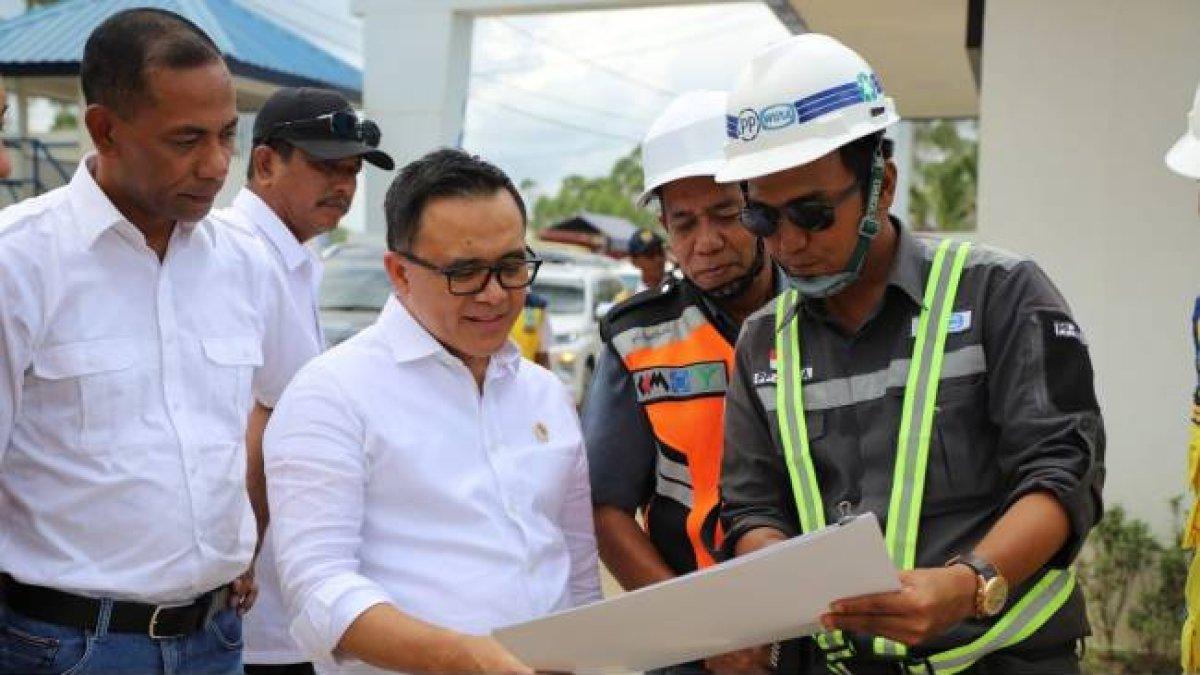 Menteri PANRB Abdullah Azwar Anas saat meninjau area di IKN.