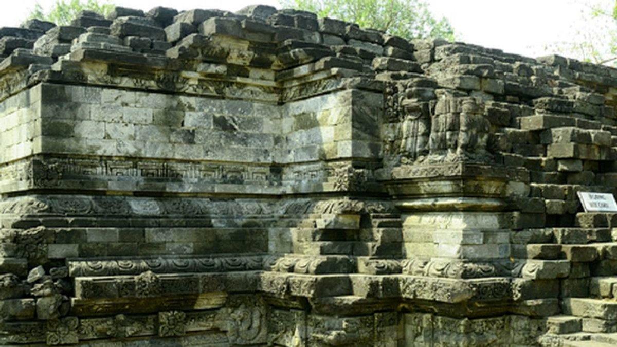 WISATA CANDI - Potret Candi Tegowangi, Plemahan, Kediri, Jawa Timur disadur dari Kompas.com pada Selasa (4/3/2025). Menurut Kitab Pararaton, Candi Tegowangi merupakan tempat pendharmaan Bhre Matahun.