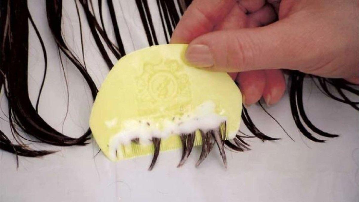 Menyisir kutu rambut