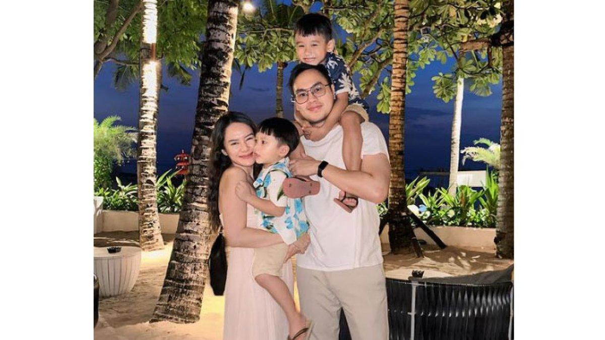 Merdi bersama suami dan akedua anak