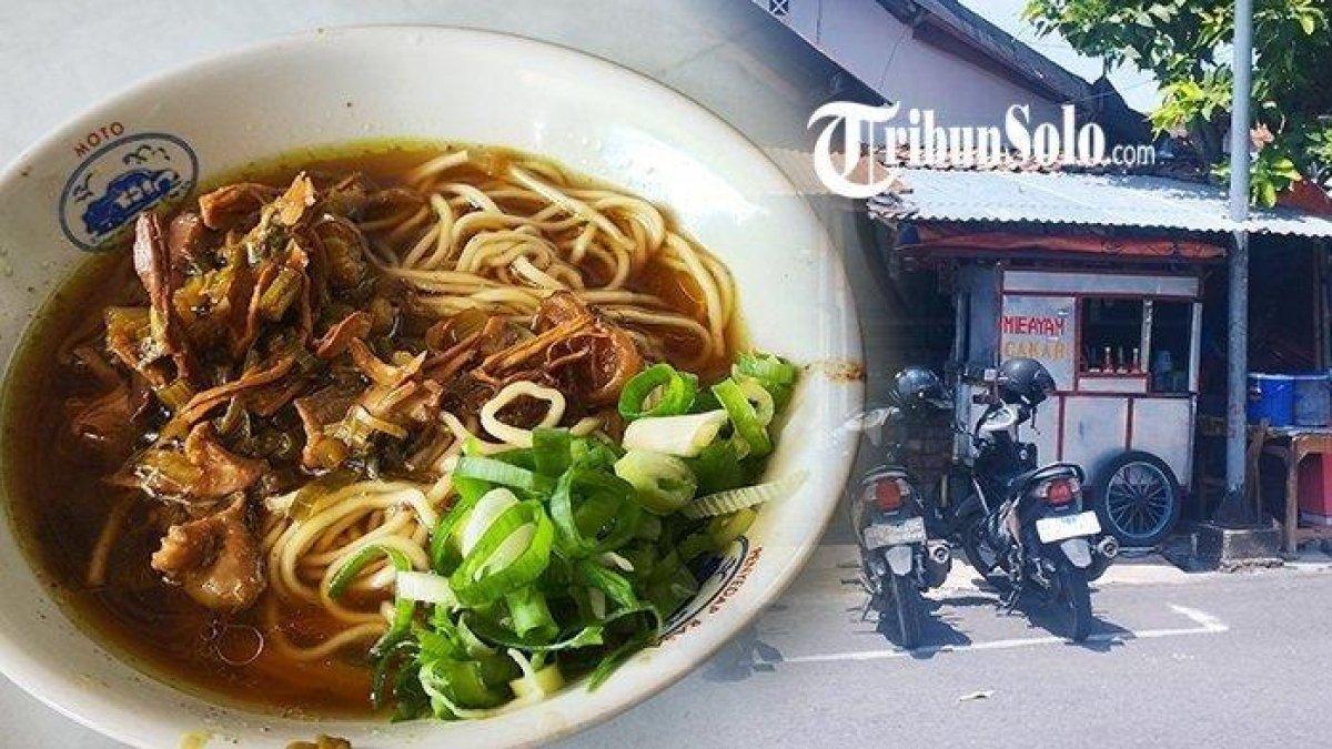MIE AYAM KLATEN: Mie Ayam Ceker Pak Min BPM, dekat Stasiun Klaten.