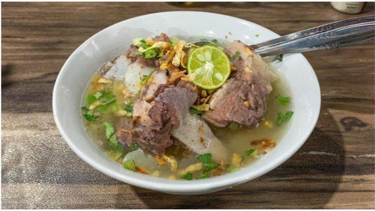 KULINER KHAS BANDUNG: Mie Kocok Persib